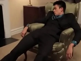 西装帅哥被弄晕 hot straight guy gay porn