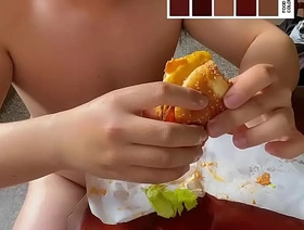 用食物汉堡包自慰射出后当成调味料吃掉 chinese delivery gay porn