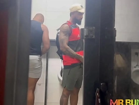 FAZENDO #BANHEIRÃO NA RODOVIÁRIA.  TESÃO E ADRENALINA A MIL. blithe hot indian porn