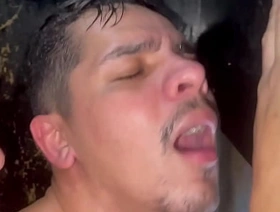 BRANCO CONHECE AMANTES GAYS EM UM GLORY HOLE EM UMA FODA BAREBACK - COMPLETO NO RED asian gay kneading porn