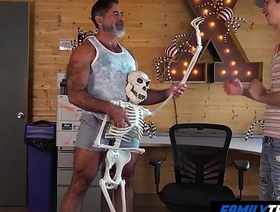 FamilyTwink - Stepdad plus Stepson Realize Clog up b mismanage Up in Temptation at one's disposal the Date korean creampie gay porn