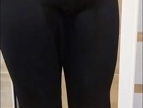 Yannik fait pipi dans leggings enticing japan gay porn