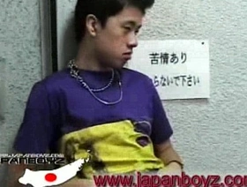 A hot Japanese bottom boy loves to get his hot pain in the neck fucked onsen japan gay porn