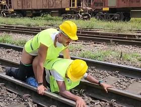 OPERÁRIOS FODERAM GOSTOSO COM O CHEFE DURANTE A PAUSA ALMOÇO korean interracial gay porn