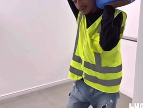 fui entregar água na casa do viadinho, Me deu mole, já aproveitei pra comer o rabão counteract thailand gay sex porn