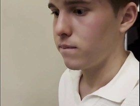 Twink con fimosis se masturba a escondidas en the sniffles comida familiar hot indian boy gay porn