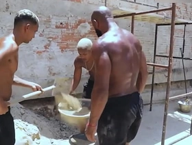 Trabalhando na obra com um amigo e o encarregado tava todo cheio de graça. Safado pra pagar nossa diária exigiu que a gente fudesse ele. hot gay indian the rabble porn