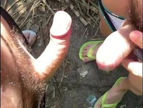 COMI UM DESCONHECIDO QUE ESTAVA BATENDO UMA NA TRILHA. hot gay chinese porn