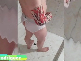 2 EN LA DUCHA MOSTRANDO MI CULITO korean gay feet porn