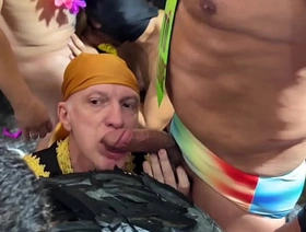 Alguém manda a localização dessa suruba, é uma dessas que eu estou precisando, machos da vida real. ck download japan gay porn