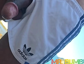 CRUISING.  MACHOS SE ENCONTRAM NA PRAIA DE NUDISMO E FAZEM CRUISING COM MUITA OUSADIA. korean gay porn horse around