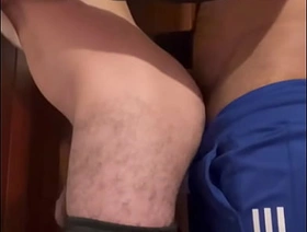 Mi amigo y yo nos quedamos solos en casa y esto es lo que pasó... gay porn hot gif