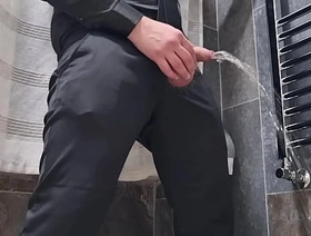 ARRAPATO E TREMENDAMENTE MOLTO SEXY undefined VESTITO ELEGANTE SI SEGA E SBORRA - CAZZO ENORME E PISCIATA DA URLO hot teen boy joyous porn