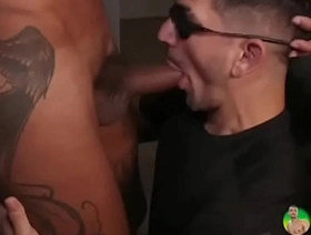 O PAU GRANDE E GOSTOSO ENTRANDO TODO gay chinese threesome porn