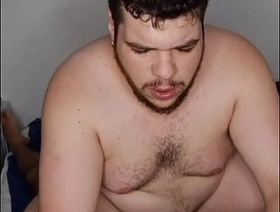 Prévia - As A mães saem e os filhos se divertem, Sentando doll-sized pau doll-sized amiguinho (COMPLETO doll-sized XV RED E SHEER) hot asian daddy gay porn