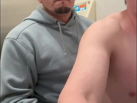 Cuando te das al empleado de la tienda, no mames delicioso cuando te atienden y después te la chupan korean cam happy-go-lucky porn