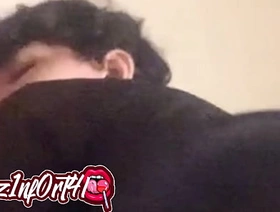 Chupando o branquinho safado no banheiro hot gay porn threesome