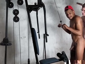 Meu parceiro Hétero me ajudou a treinar ! Eu Só não contava que ele curtia uma brotheragem teen gay porn japan