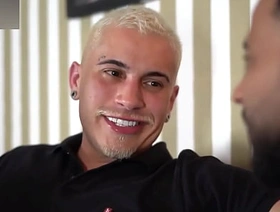 Contando pro meu p.r.i.m.o que tranzei com meu chefe. Ficamos com tesão e fizemos um troca troca gostoso. - Free singapore malay gay porn