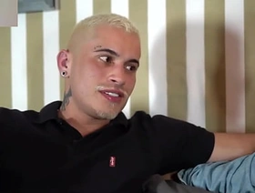 Contando pro meu p.r.i.m.o que tranzei com meu chefe. Ficamos com tesão e fizemos um troca troca gostoso. - Completo thailand cute gay porn