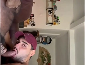 LEITANDO O GRANDÃO DO PAU GROSSO DOTADOS korean boys porn gay