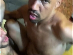 Casal chamou para ir conhecer seu ap e levaram pica - EXCLUSIVOS NO RED. gay porn chinese old hand