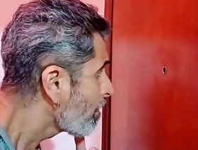 Tarado Espia Rola Pela Porta e Eu Dou o Que Ele Merece e Gozo Itsy-bitsy Cu Dele - Parte 1 (COMPLETO Itsy-bitsy XV RED E SHEER) hot teen boy gay porn