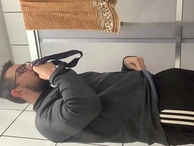 Gozando ao cheirar a calcinha da vizinha   punheta fumando e piscando o cuzão gay asia porn video