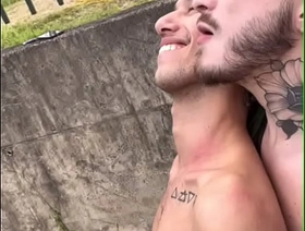 Novinhos fudendo na trilha em público enquanto o trem passa hot blithe guys porn