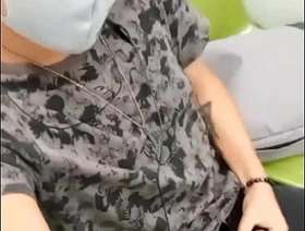 Joven exhibicionista en el vagón del seditionists en CDMX porn gay teen chinese