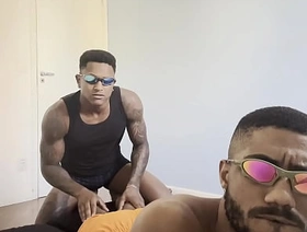 A TARDE TODA FUDENDO COM O PRETINHO SARADO porn hot gay