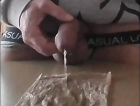 je pisse et me branle avec ma pisse,les couilles nouées par un lien, korean gay porn comic