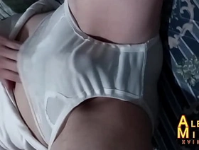 Sexy aficionado se acaricia suave y seductoramente la verga en ropa interior blanca Alejandro Mistral asian porn rub down gay