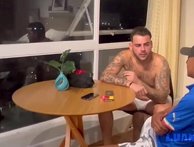 Meu amigo corno tomou chifre da namorada e quis afogar as mágoas sentando na rola chinese teen gay sex porn