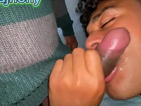 Amigo do meu pai venho em casa mamar meu pau até sair leite hot asian hunk gay porn