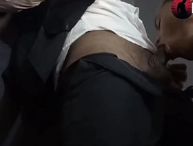 Homen de roupa social fudendo passivo na festa até leitar chinese muscle hunk gay porn