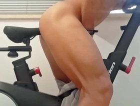 Hot Guy humping bike - cumming japan berth gay porn