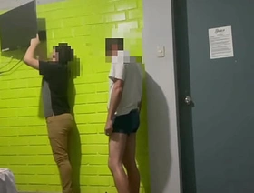 Servicio a la habitación termina en partida de culo (Trailer) gay porn rub down indonesia