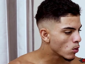 Fodendo o rabudo ninfeto junto do meu amigo? singapore gay porn telegram