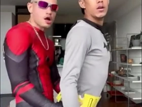 Tem dias que os heróis só querem se pegar e gozar. time the grippe gay porn japan