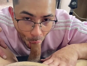 Amigo Hetero experimenta chupar polla verga por primera vez y le acabo en la cara queda todo lleno de leche gay korean bdsm porn