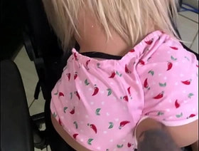 O padrasto pervertido interrompe a enteada para satisfazer seus instintos baixos. ( Sexual connection TOY ) vietnam gay massage porn