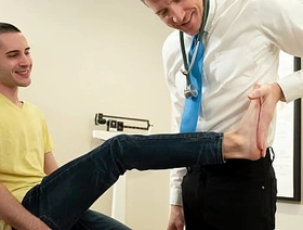 Miniature Guy Had to See the Big Man Again for Some Intimate Fun - Tinytwink gay porn japan cute