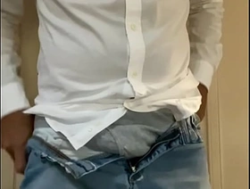 Fazendeiro na punheta enquanto os clientes esperam korean gay rare porn