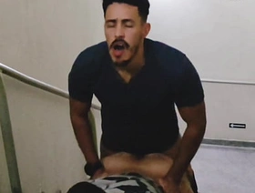 ENCONTREI DOIS CARAS TRANSANDO NAS ESCADAS DO SHOPPING E RESOLVI PARTICIPAR hot apprise of gay porn