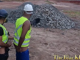 Funcionários da prefei.... da cidade fudendo escondido na obras. gay porn thither myanmar