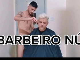 Atendimento TOP do Barbeiro mais gostoso do Brasil o Barber shop putao. Recebeu pica como pagamento. taiwan gay porn tube