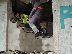 Pausa no trabalho pra fuder com o operário da elétrica cute gay korean porn