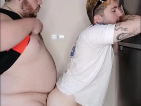 Ursão chupou meu último picolé então tive que chupar o picolé dele (COMPLETO NO RED) gay porn korean dildo