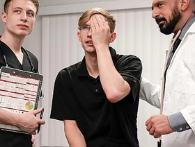 Perverted Gay Doctor Fucks His Favorite Patient down His Clinic - Doctorblows my domicile is hot gay porn